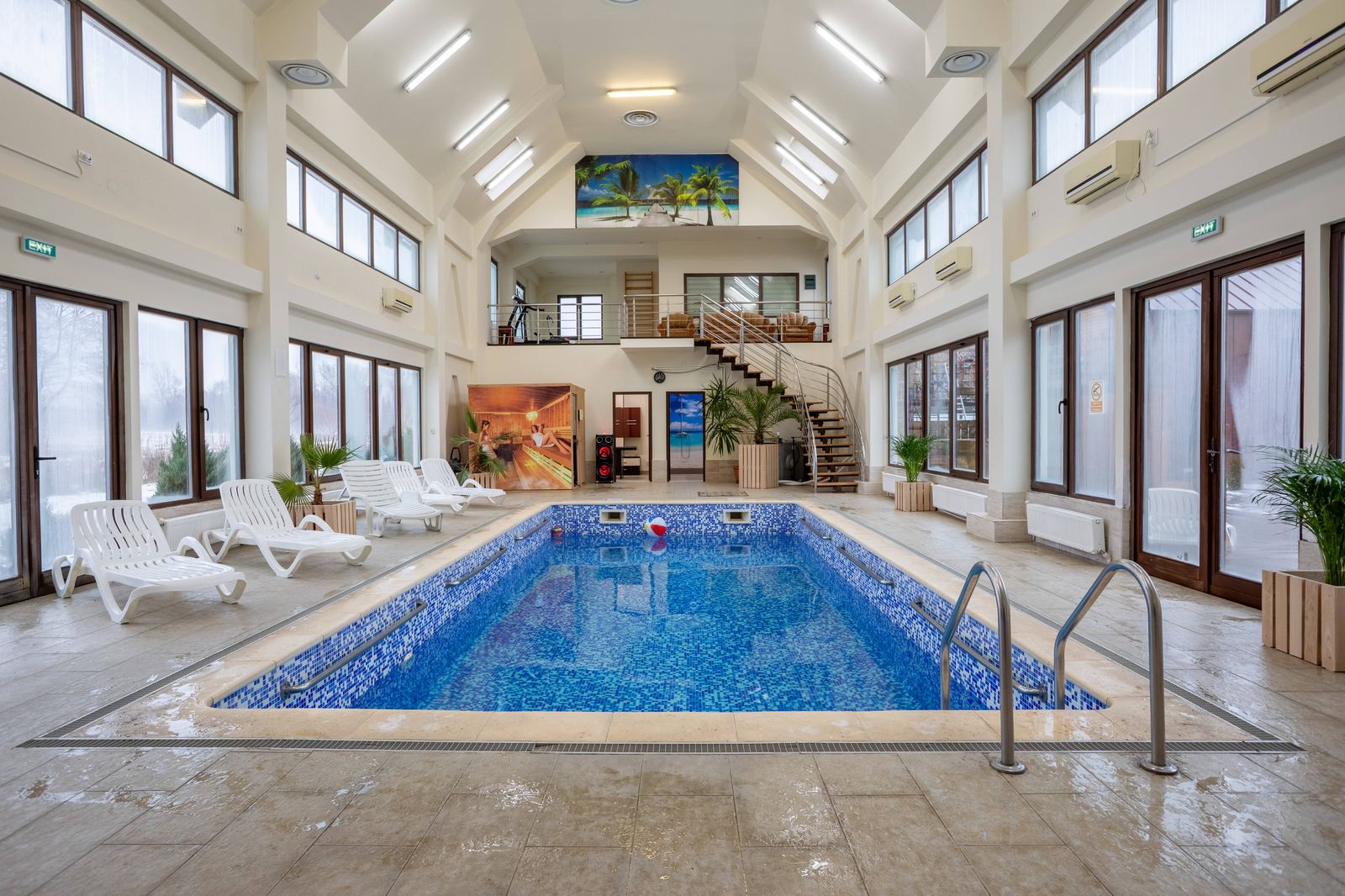 Piscina interioară încălzită de la Roua Spa